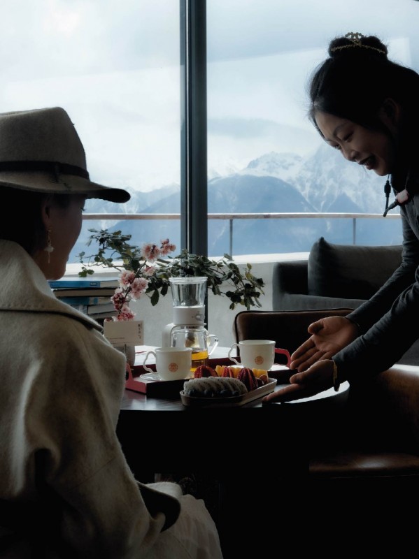 既下山｜卡瓦格博酒吧