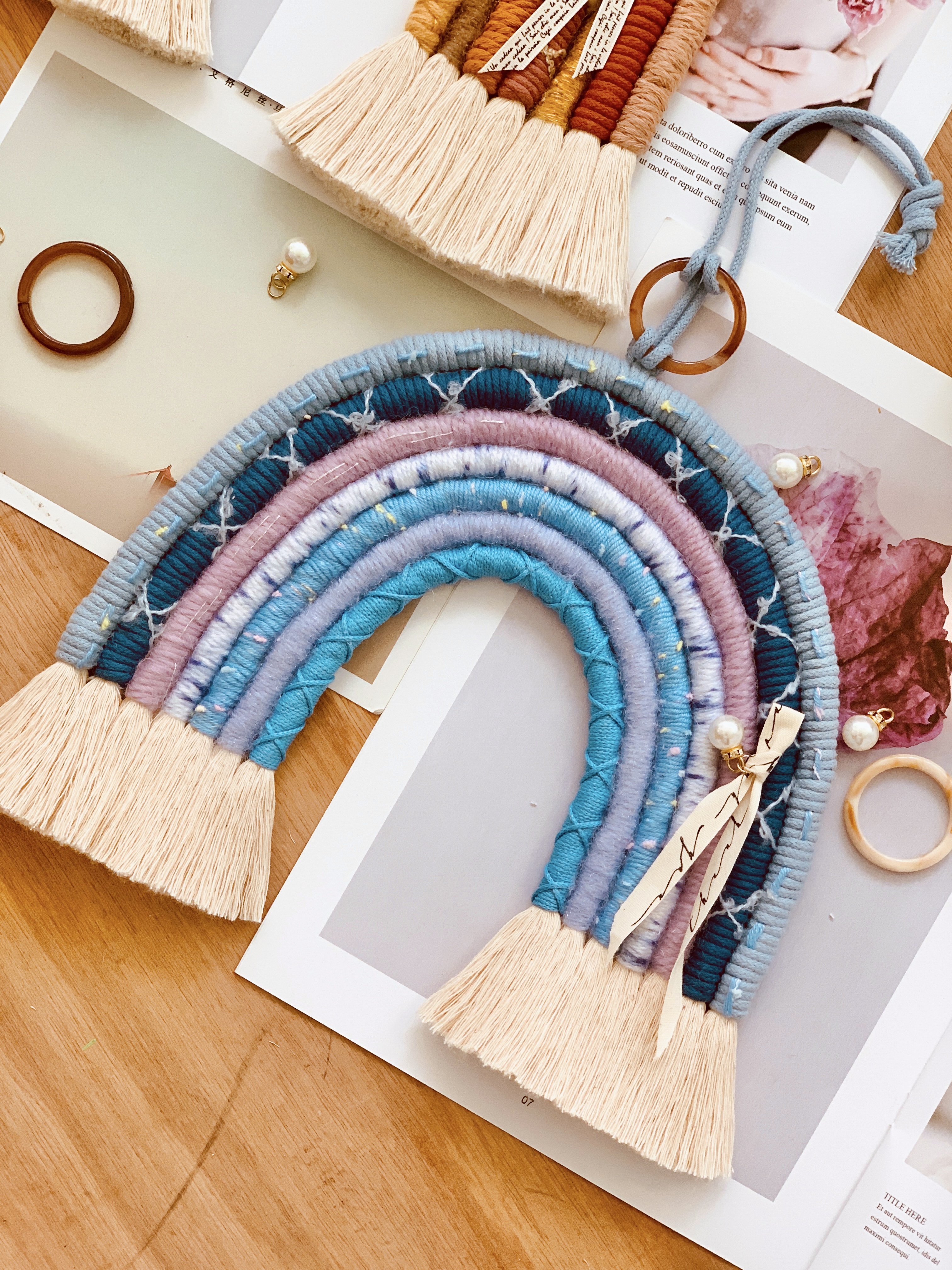 Macramé(花邊結)是一種起源於阿拉伯的古老編織法