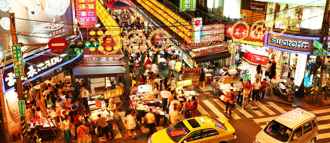 Tour Một Ngày Thưởng Thức Đồ Ăn Vặt Cơ Long